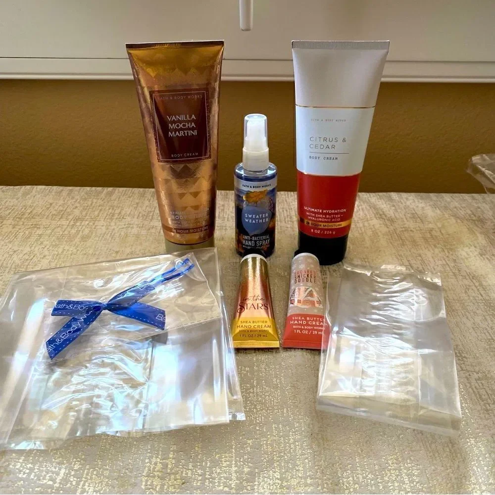 Lot of 5 Bath & Body Fall Products:2 Hand Creams/2 Body Lotions/1 Hand Spray NWT